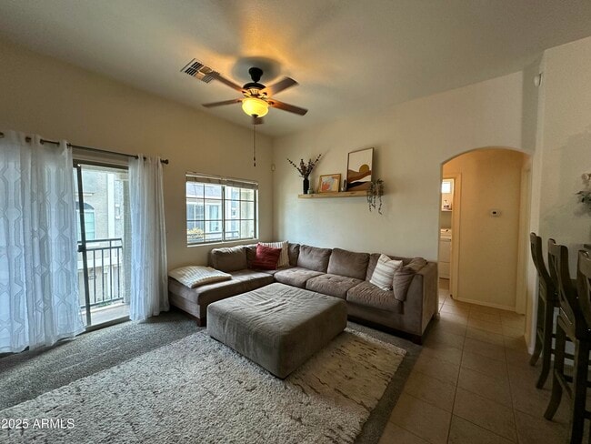 Foto del edificio - 2402 E 5th St