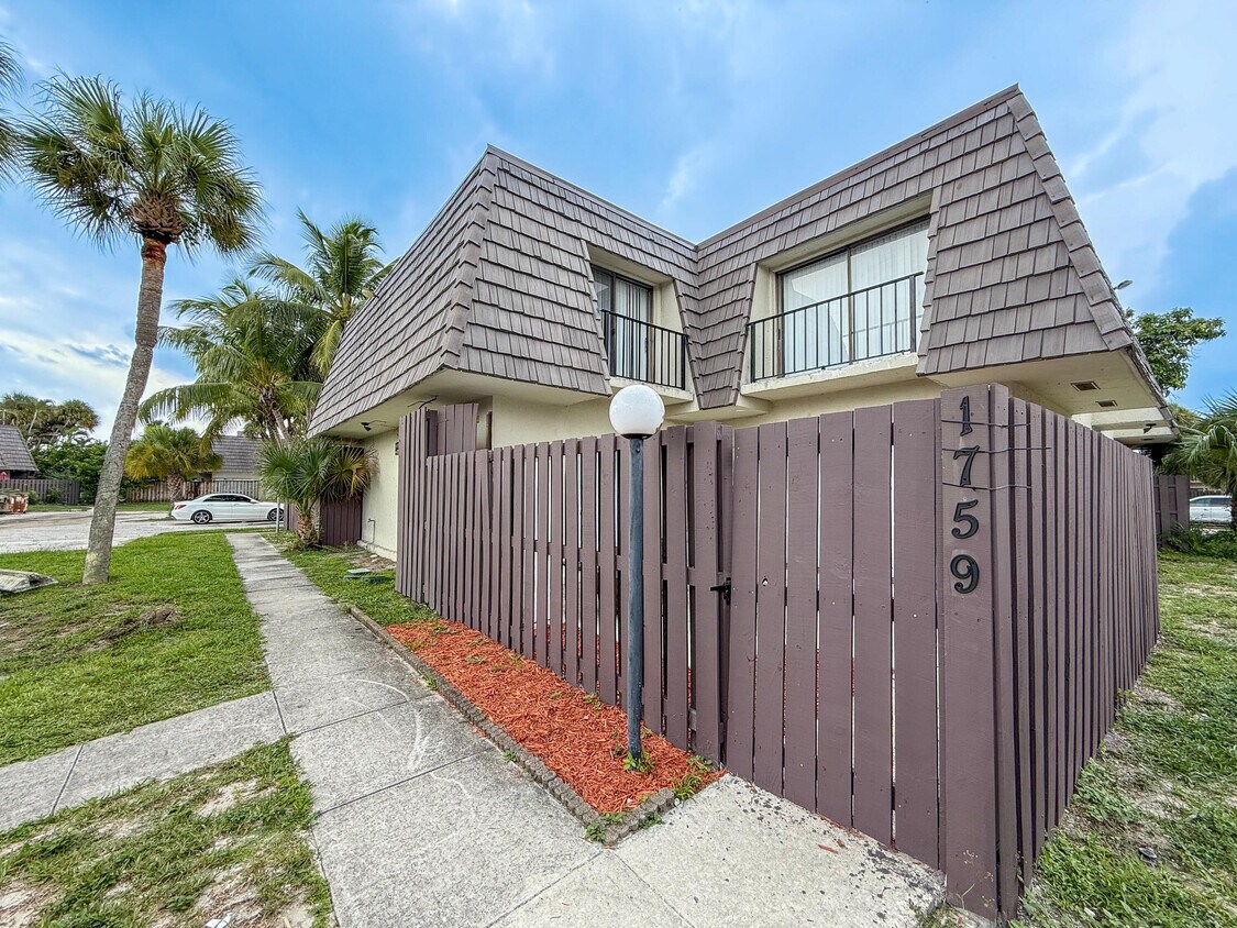 Primary Photo - 1759 N Congress Ave