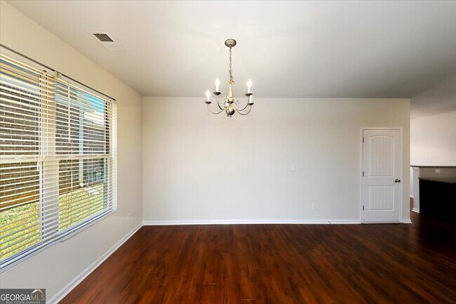 Foto del edificio - 541 Tulip Ln