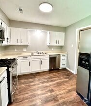 Building Photo - 850 N Lola Ln