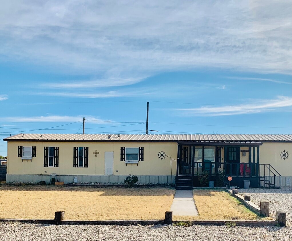 2205 W Grand Ave, Artesia, NM 88210 House Rental in Artesia, NM