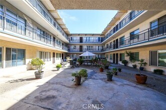 Building Photo - 528 Cedar Ave