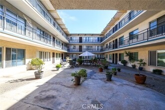 Building Photo - 528 Cedar Ave