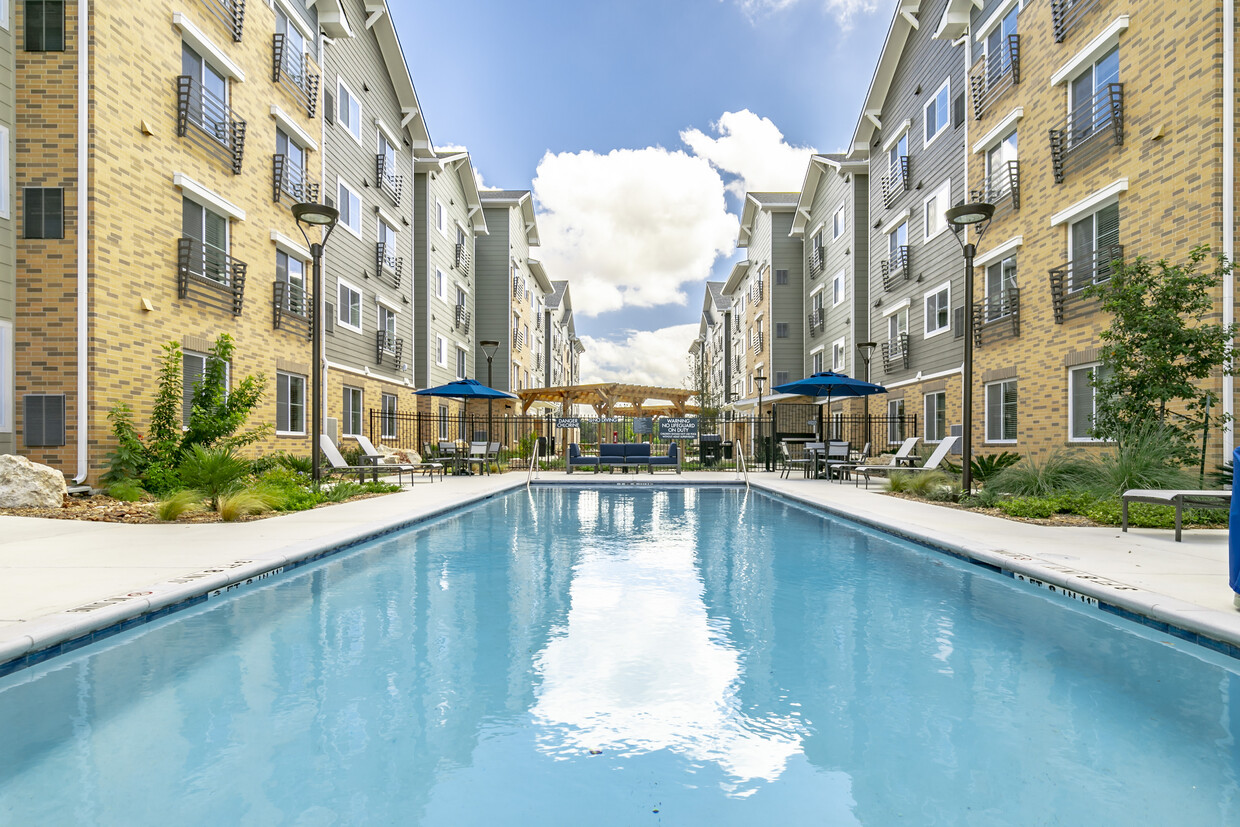 Apartments At The Rim