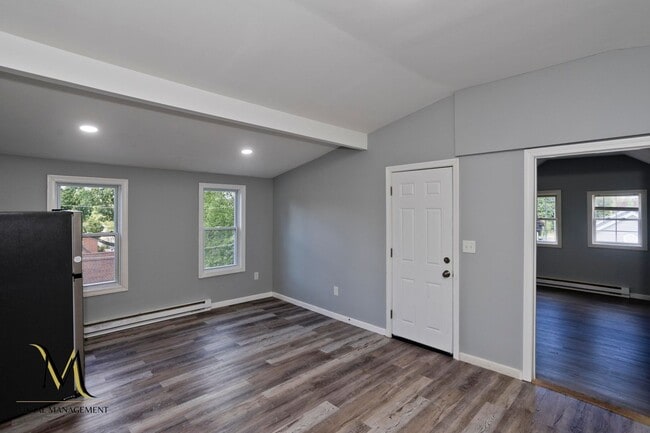 253-255 Oak St - 253-255 Oak St Apartment