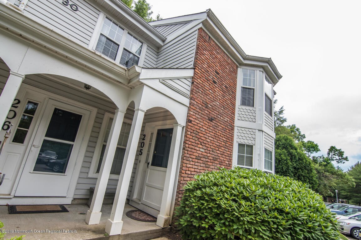 Primary Photo - 205 Tulip Ln