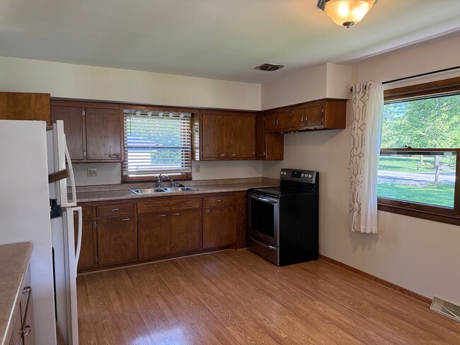 Building Photo - 8840 S Carol Ct