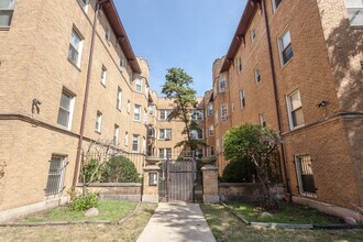 Building Photo - 2212 E 70th St