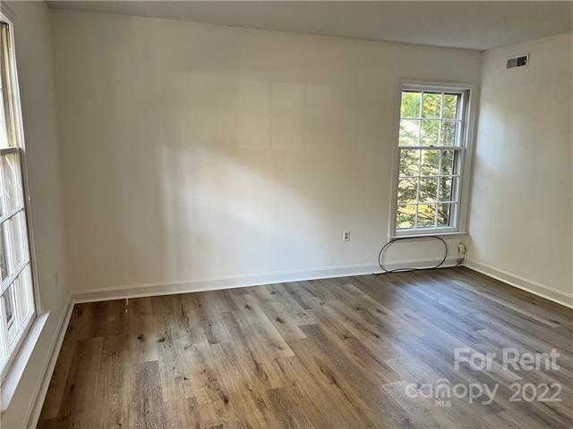 Foto del edificio - 422 Sunnywood Ln