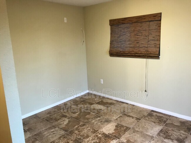 Foto del edificio - 28871 Bradley Rd