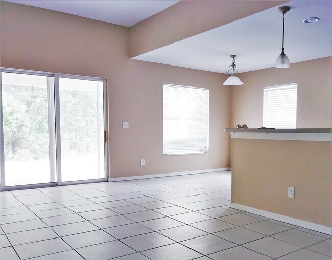 EAT IN KITCHEN - 4008 61st Dr E