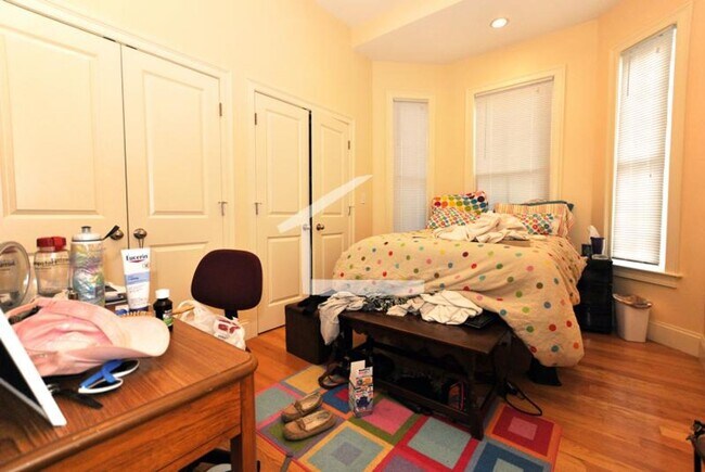 Building Photo - 9 Sparhawk St