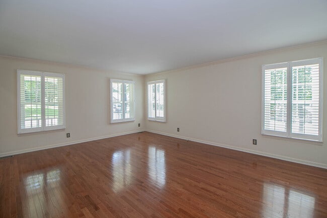 Building Photo - 815 Shady Bluff Trail