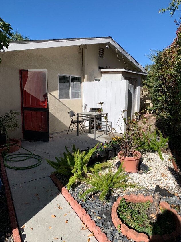Primary Photo - 22752 Cavalier St