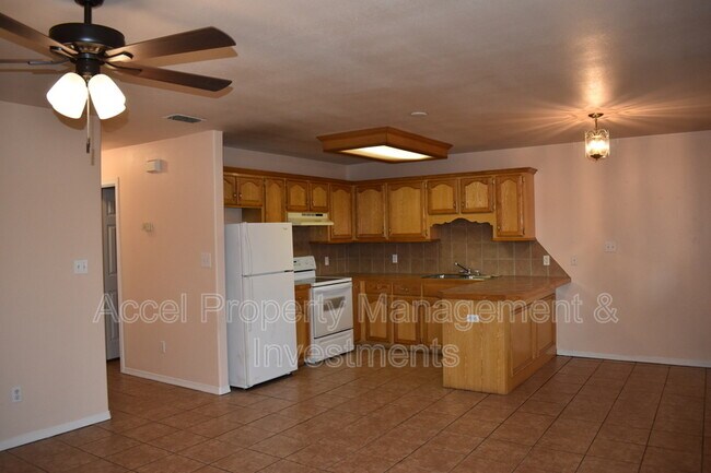 Building Photo - 811 French Ave