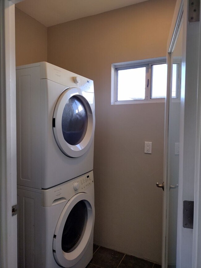 Foto del edificio - 558-560-562 Calle Abronia S