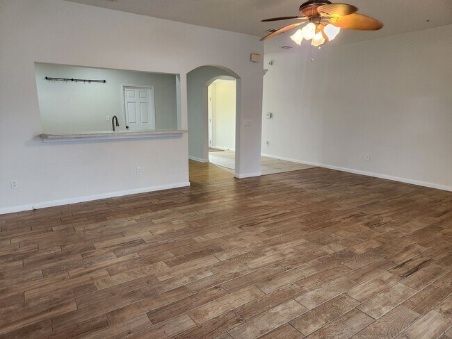 Building Photo - Adorable 3 Bedroom 2.5 Bath home