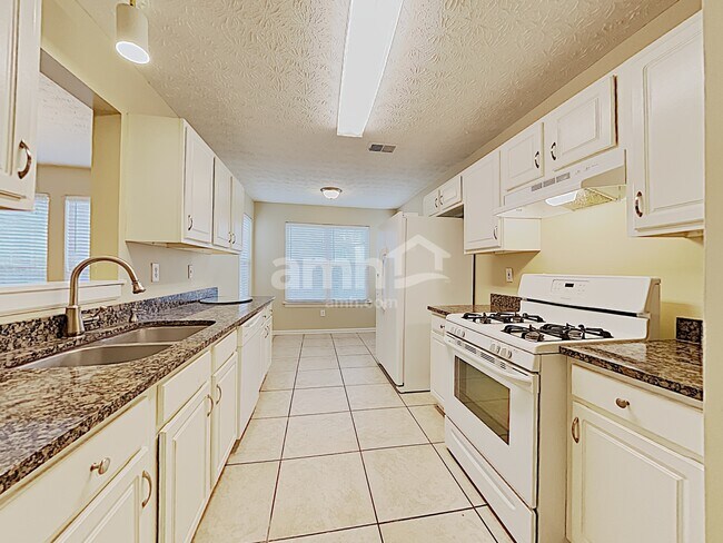 Building Photo - 5195 Lakebrooke Rn