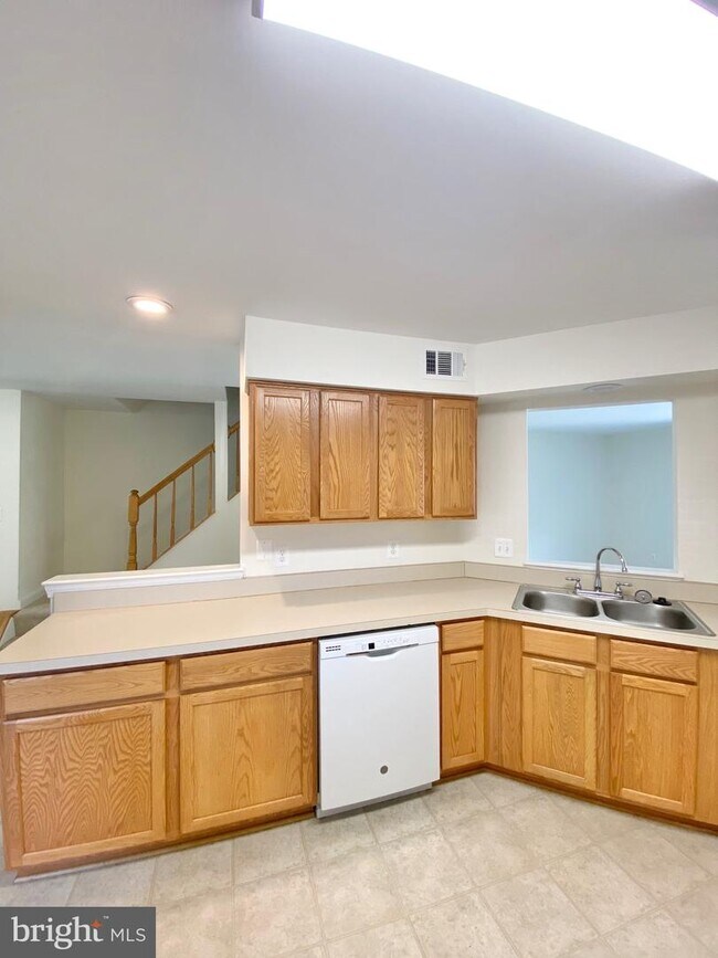 Building Photo - 6612 Sky Blue Ct