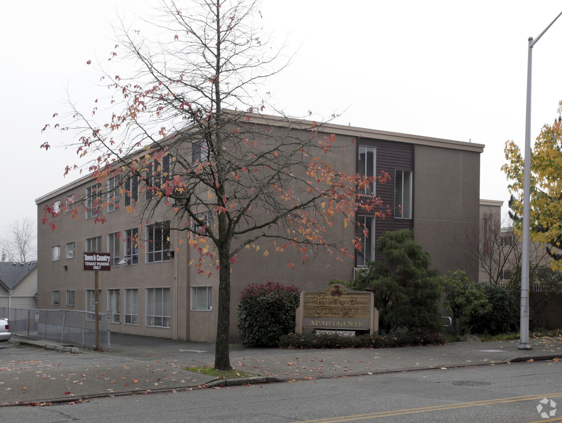 Primary Photo - Town and Country Apartments