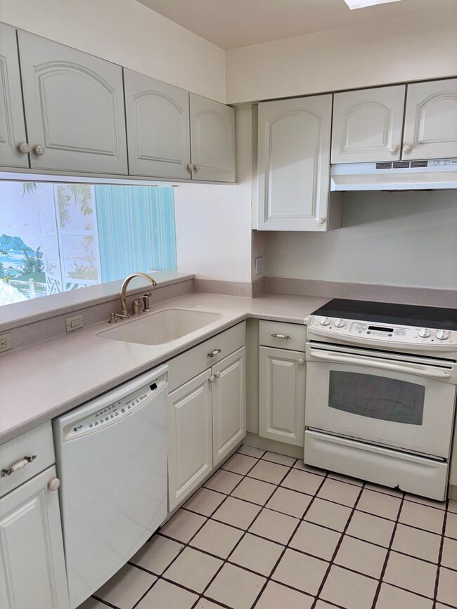 Building Photo - 84-680-680 Kili Dr