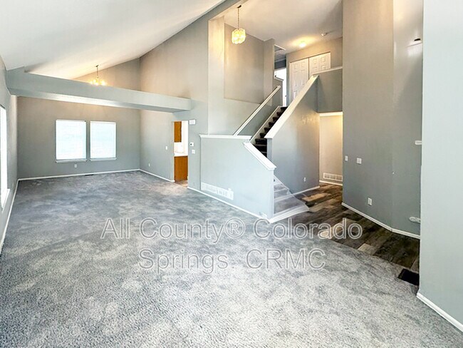 Building Photo - 5859 Instone Cir
