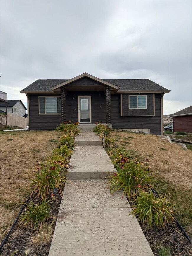 Foto del edificio - Modern 3-Bedroom Gem with Spacious Basement and Fenced Yard in Box Elder
