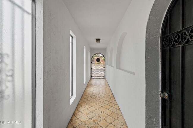 Foto del edificio - 316 Thunderbird Dr