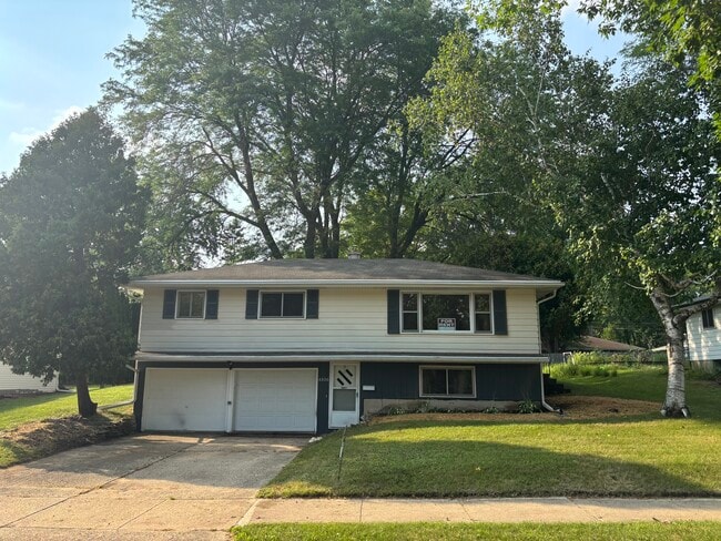 Building Photo - 4806 Goldfinch Dr