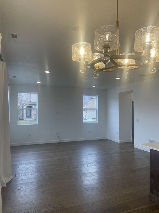 Building Photo - Gorgeous 3 Bedroom Townhome in Farmington!!