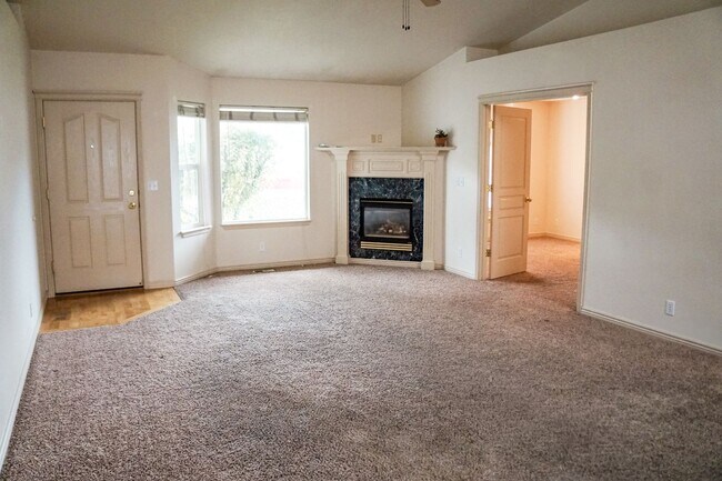 Foto del edificio - 5980 N Chad Evert Ln
