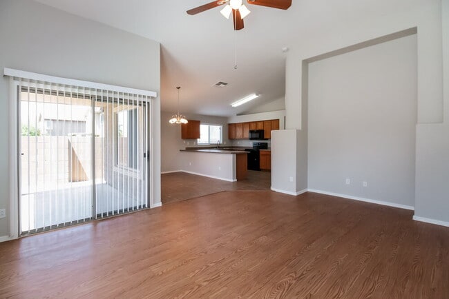 Foto del edificio - 25549 W Winslow Ave