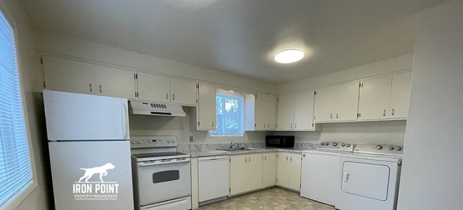 Foto del edificio - North Boise Duplex w/2 beds, 1bath, W/D, a...