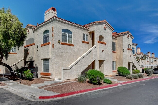 Building Photo - Stunning Upstairs Condo in Gated Indian Wells Community!