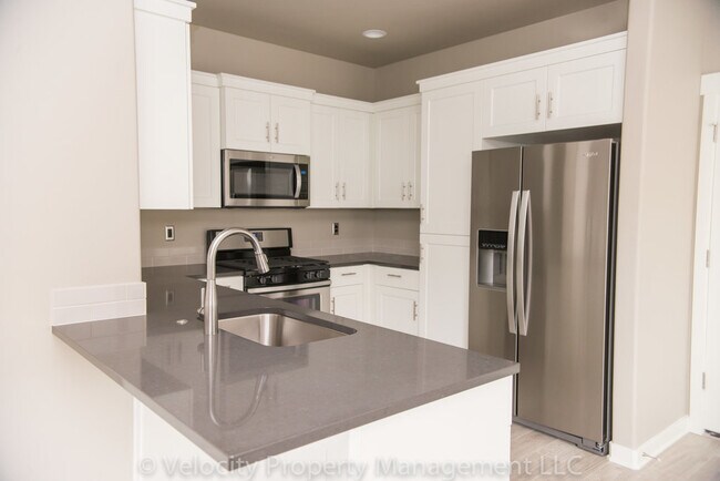 Foto del edificio - Half off First Months Rent!!Beautiful Home in SW Redmond!
