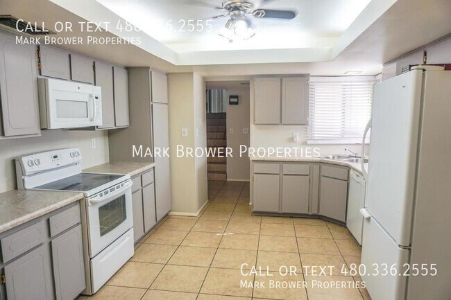 Building Photo - 910 E La Jolla Dr