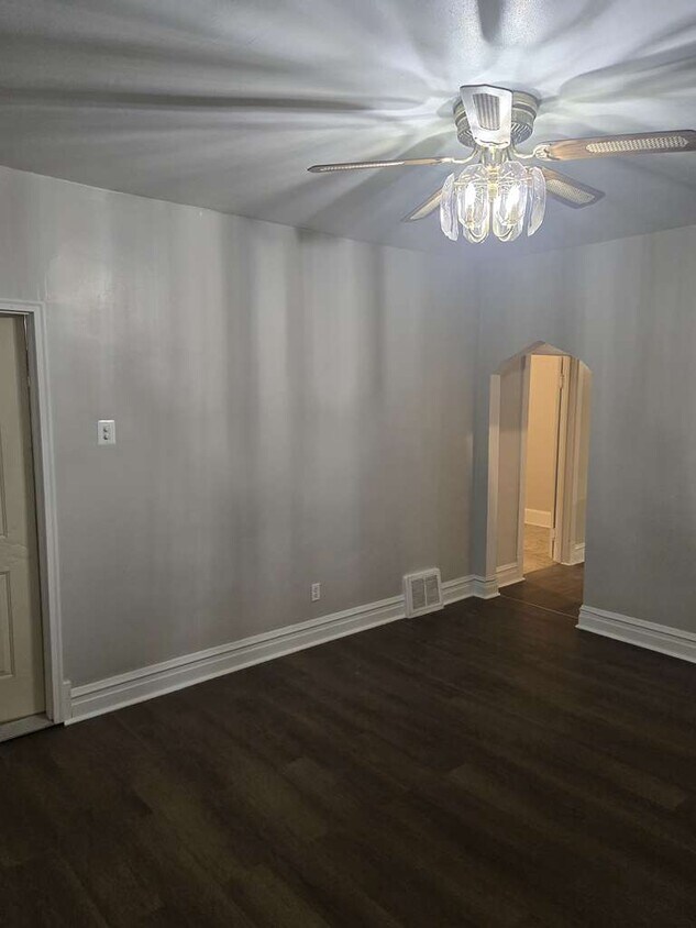 Foto principal - 8445 S Marquette Ave