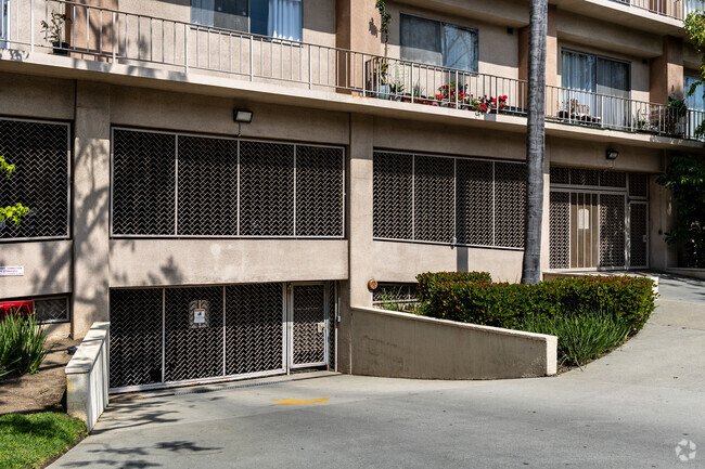 Garage Entrance - 100 S Doheny Dr
