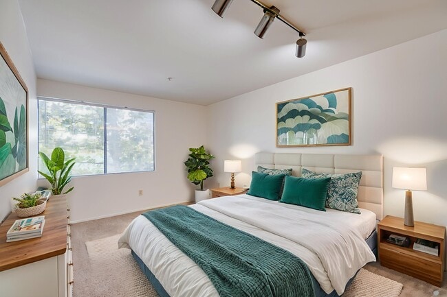 Building Photo - Helix at University Village