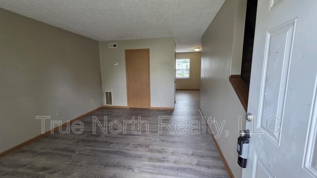Building Photo - 2581 Sandbury Blvd