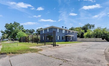 Building Photo - 7626 Pecan Villas Dr