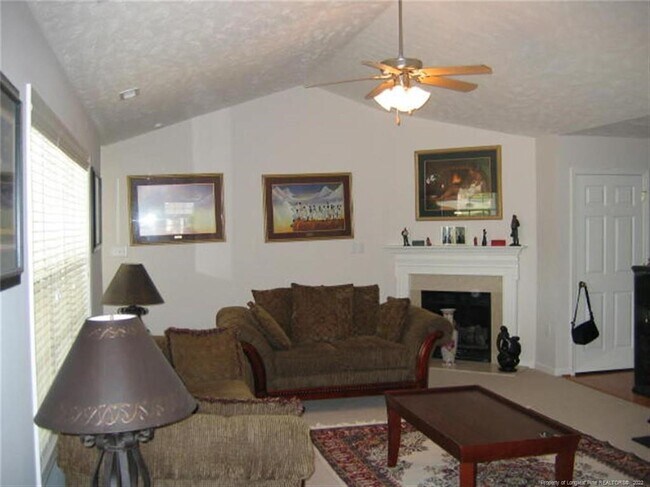 Foto del edificio - 3323 Broomsgrove Dr