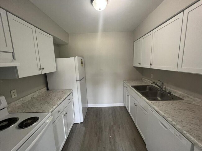 Building Photo - 6063 Briarcliff Path