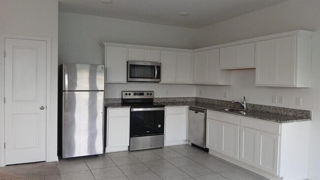 Building Photo - 541 Madison Dr