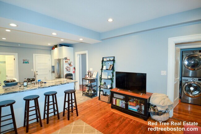 Photo - 62 Mapleton St Apartment