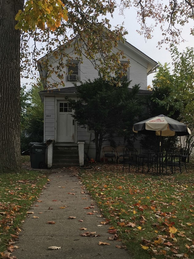 237 High St, Highwood, IL 60040 Apartments in Highwood, IL