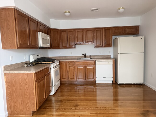 Kitchen - 216 Amity St