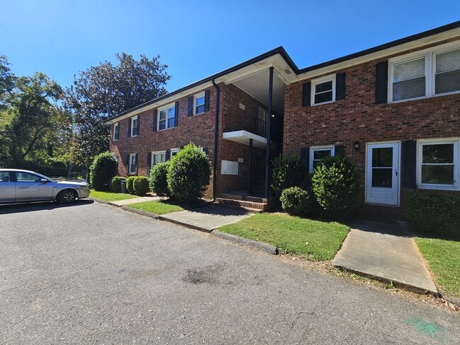 Building Photo - 718 E Maple Ave