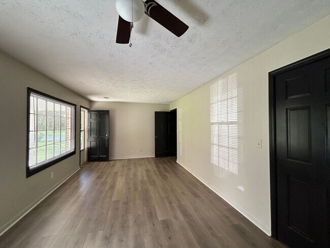 Foto del edificio - 33 Lynhaven Dr