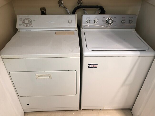 Foto del edificio - 4732 Lakeview Ave